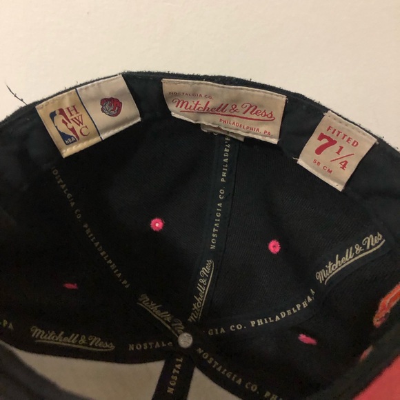 Mitchell & Ness Dynasty Toronto Raptors Hat - Picture 5 of 6